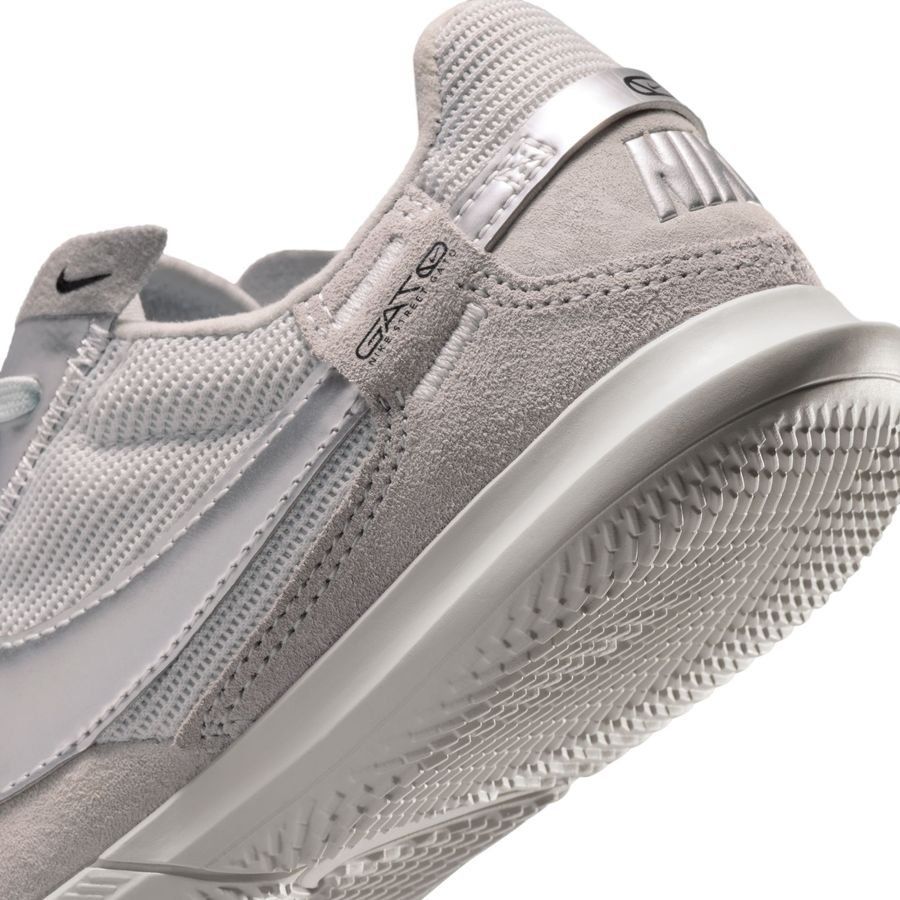 Junior Nike Streetgato IC [Light Smoke Grey/Metallic Silver]