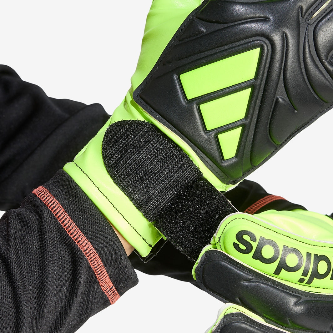 Junior Copa Club Keeper Glove [Black/Lucid Lemon]