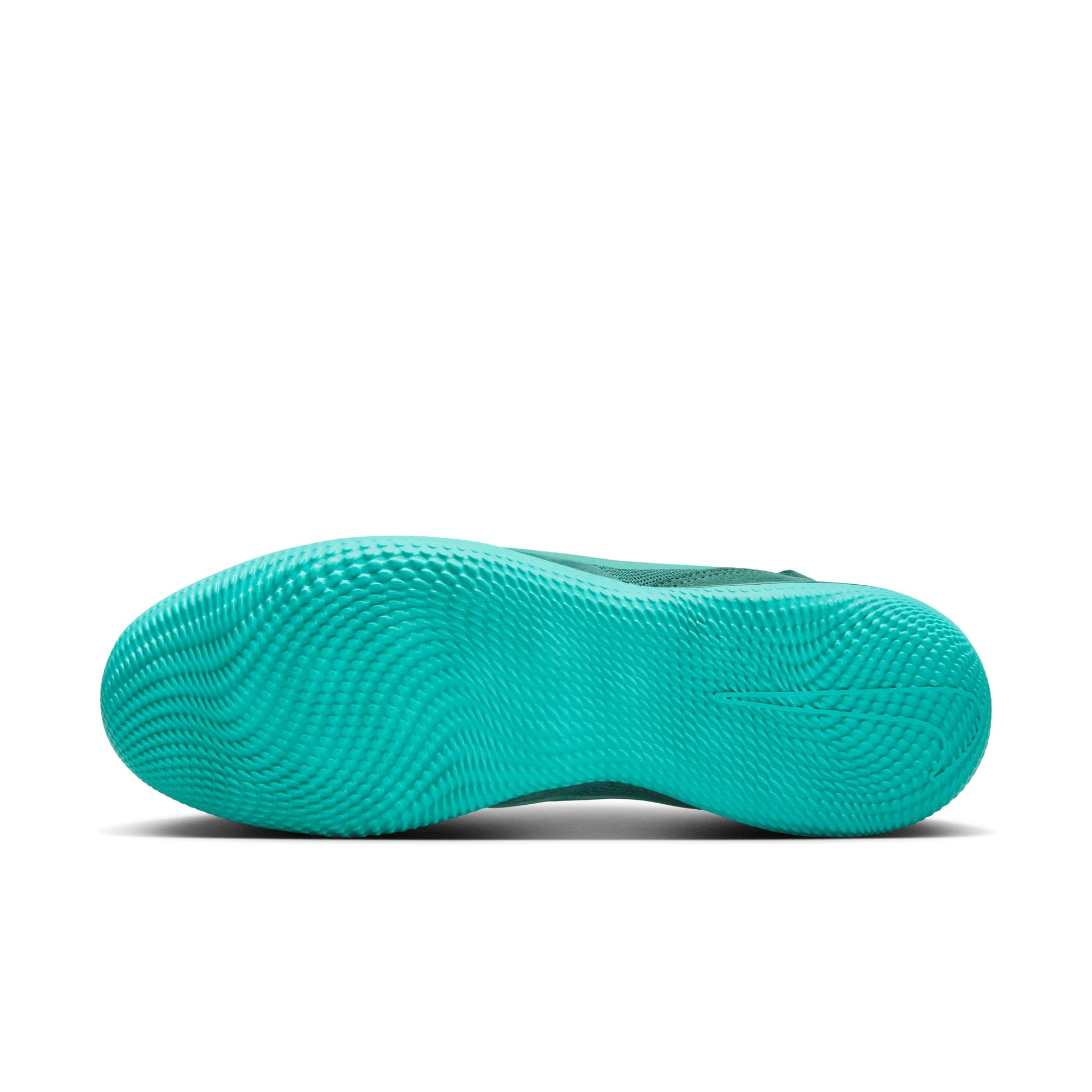 Amazon.com: Nike Streetgato Low-Top Soccer Shoes (DC8466-302