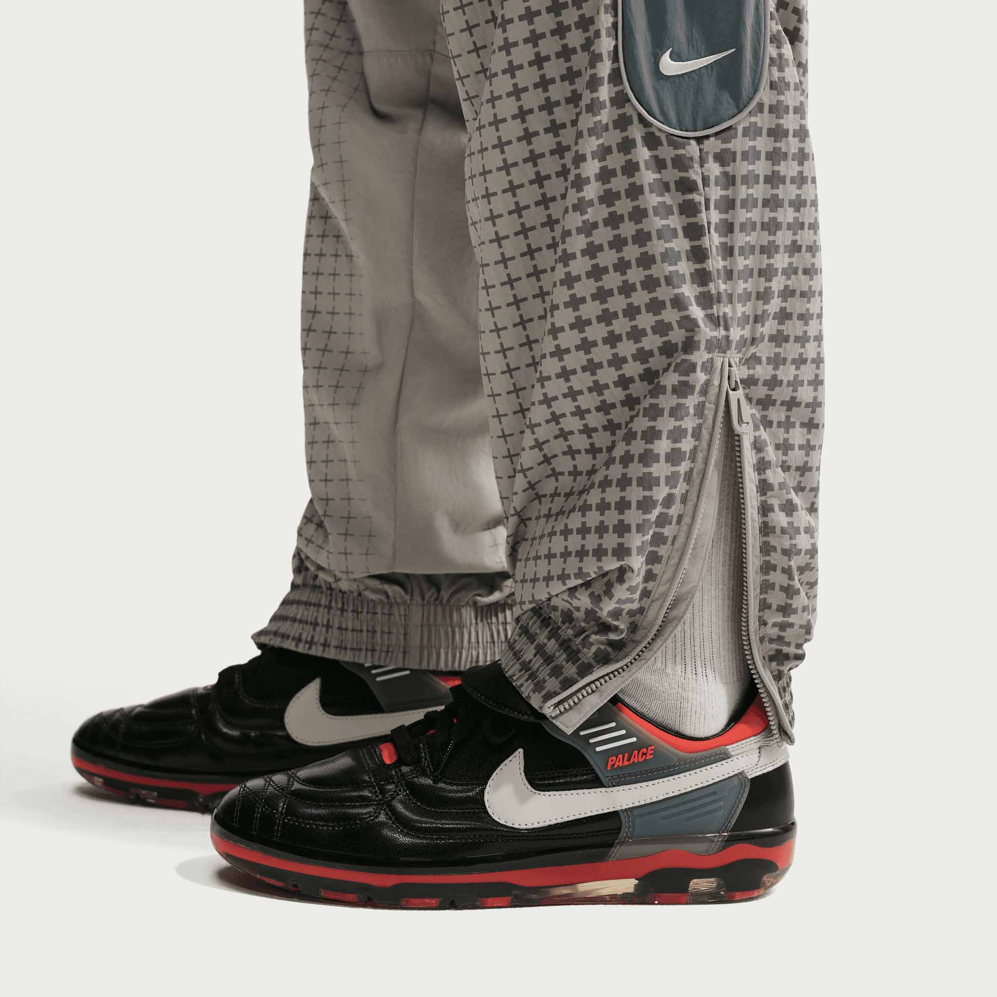 NIKE Palace England ナイロンパンツ M England x Palace Track Pants – Tursi Soccer Store