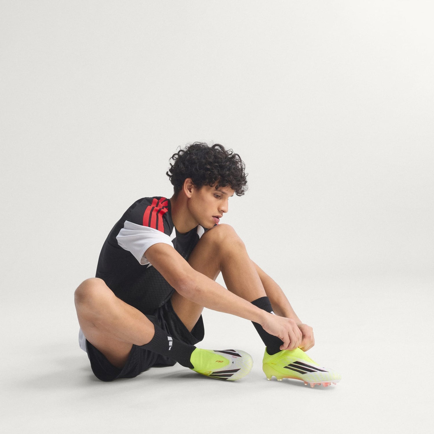 F50 Elite Laceless FG [Team Solar Yellow 2/Core Black/Lucid Red]