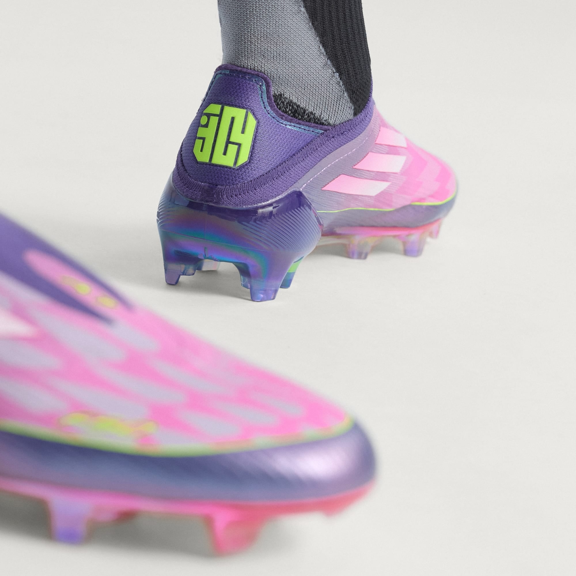F50 Elite Laceless 
