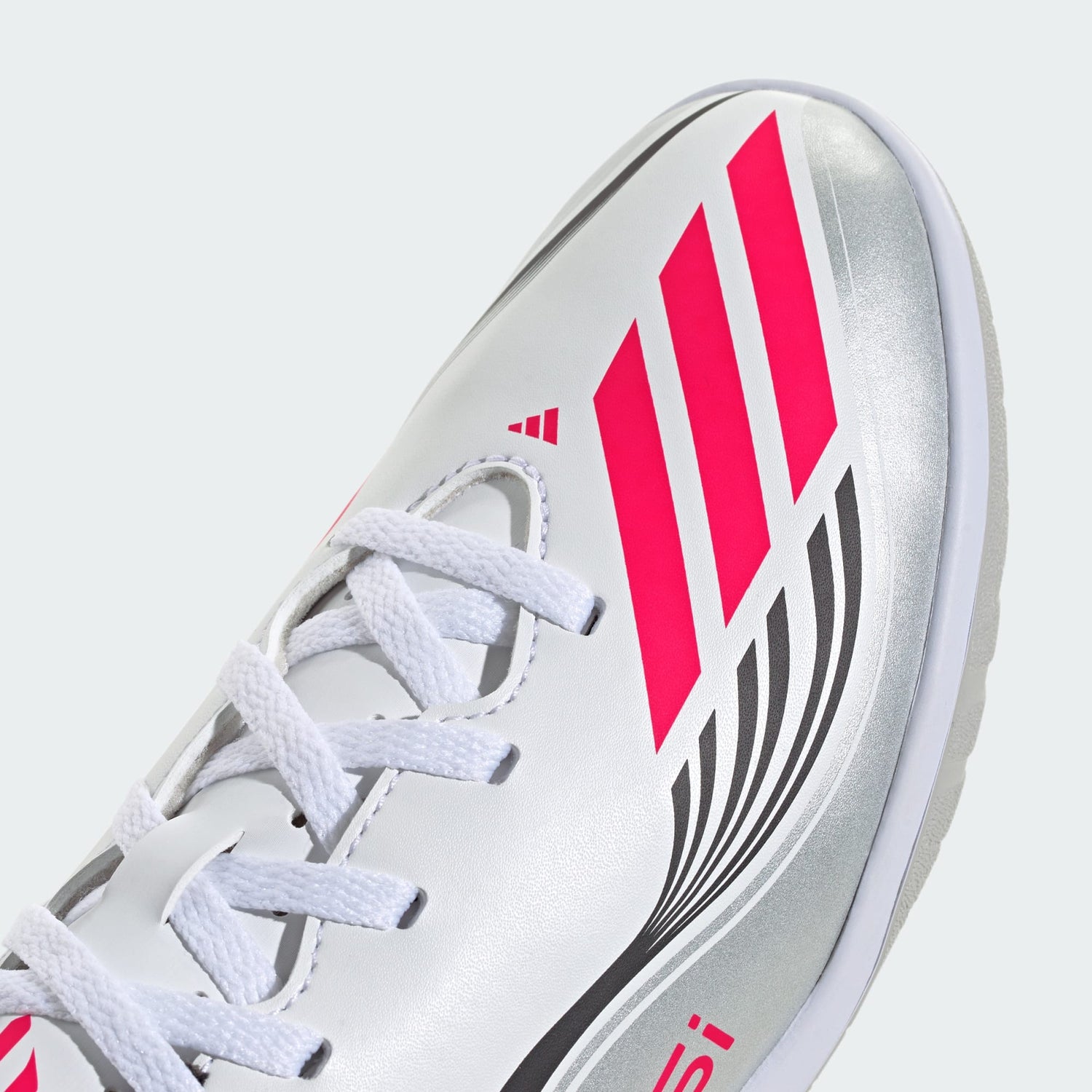 Junior F50 Club Messi IN [Ftwr White/Lucid Red/Silver Metallic]